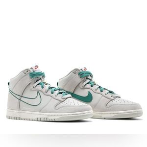 NWT Nike Dunk High SE 'First Use Pack - Green Noise'/First Use Sail
